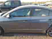 2018 Hyundai Elantra SEL z VIN KMHD84LF6JU606328, wystawiony jako IAAI lot #43534275 z przebiegiem 114 911 mil mil oraz . Historia ofert i sprzedaży dostępna na DreamBid. Obrazek 14.