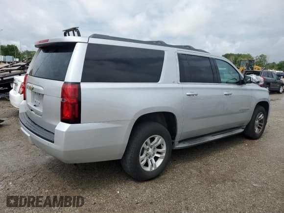 ✅ 2015 Chevrolet Suburban LT • VIN: 1GNSKJKC6FR193962 • Lot: 61508604. Wystawiony na Copart z przebiegiem 233 892 mil. Bezpłatny archiwum sprzedaży aukcyjnych z USA i szczegółowy raport historii pojazdu na DreamBid. Zdjęcie 3.