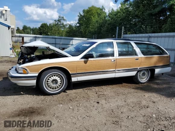 ✅ 1996 Buick Roadmaster Estate Collectors Edition • VIN: 1G4BR82PXTR420724 • Lot: 67904204. Listed on Copart with 90,230 mi. Free auction sales archive from the USA and detailed vehicle history report at DreamBid. Image 1.