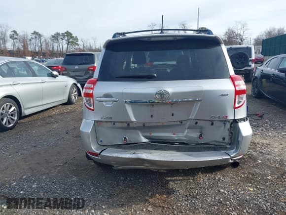 ✅ 2010 Toyota RAV4 Sport • VIN: JTMRF4DV6A5034841 • Лот: 43830218. Опубликован ранее на IAAI с пробегом 125 691 миль. Бесплатный доступ к архиву аукционных продаж из США и подробный отчёт об истории автомобиля на DreamBid. Изображение 16.