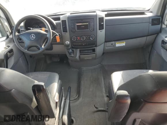 ✅ 2018 Mercedes-Benz Sprinter Passenger • VIN: WDZPE8CDXJP613491 • Лот: 89676525. Опубликован ранее на Copart с пробегом 179 648 миль. Бесплатный доступ к архиву аукционных продаж из США и подробный отчёт об истории автомобиля на DreamBid. Изображение 8.