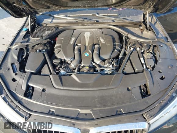 ✅ 2016 BMW 7 Series 750i • VIN: WBA7F0C56GGL99287 • Lot: 43749141. Wystawiony na IAAI z przebiegiem 102 726 mil. Bezpłatny archiwum sprzedaży aukcyjnych z USA i szczegółowy raport historii pojazdu na DreamBid. Zdjęcie 10.