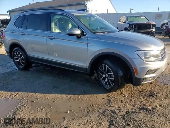 ✅ 2020 Volkswagen Tiguan SE • VIN: 3VV2B7AXXLM078926 • Lot: 91168855. Wystawiony na Copart z przebiegiem 92 379 mil. Bezpłatny archiwum sprzedaży aukcyjnych z USA i szczegółowy raport historii pojazdu na DreamBid. Zdjęcie 14.