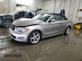 ✅ 2013 BMW 1 Series 128i • VIN: WBAUL7C51DVU09218 • Лот: 53357235. Опубликован ранее на Copart с пробегом 119 644 миль. Бесплатный доступ к архиву аукционных продаж из США и подробный отчёт об истории автомобиля на DreamBid. Изображение 1.