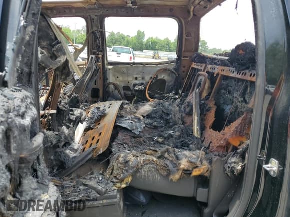 ✅ 2019 GMC Sierra 3500HD Denali • VIN: 1GT42WEY3KF149547 • Лот: 59191335. Опубликован ранее на Copart с пробегом Не указан. Бесплатный доступ к архиву аукционных продаж из США и подробный отчёт об истории автомобиля на DreamBid. Изображение 10.