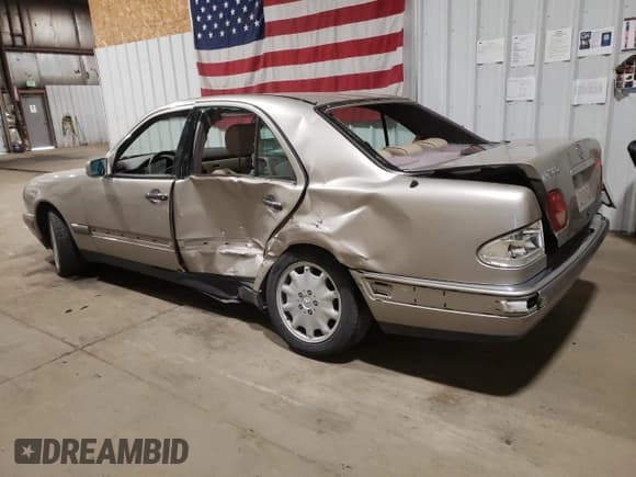 ✅ 1996 Mercedes-Benz E 320 • VIN: WDBJF55F6TJ002734 • Lot: 65180735. Listed on Copart with 148,948 mi. Free auction sales archive from the USA and detailed vehicle history report at DreamBid. Image 2.