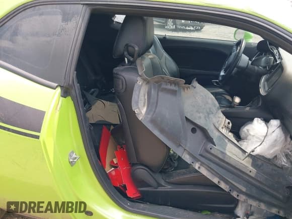 ✅ 2015 Dodge Challenger R/T Plus • VIN: 2C3CDZBT1FH703273 • Lot: 42924242. Wystawiony na IAAI z przebiegiem 130 088 mil. Bezpłatny archiwum sprzedaży aukcyjnych z USA i szczegółowy raport historii pojazdu na DreamBid. Zdjęcie 8.