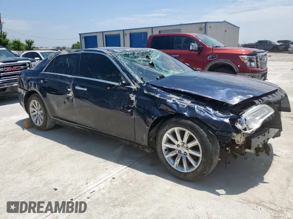 ✅ 2011 Chrysler 300 C • VIN: 2C3CA6CT8BH559611 • Lot: 59785855. Listed on Copart with 122,413 mi. Free auction sales archive from the USA and detailed vehicle history report at DreamBid. Image 4.
