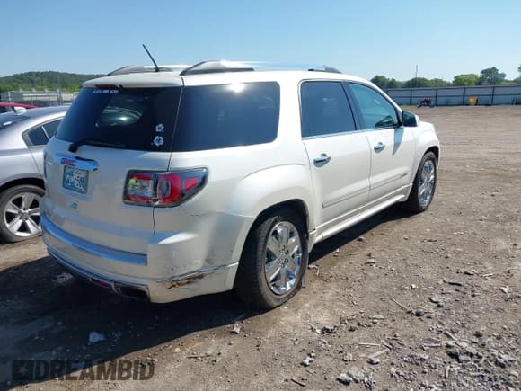 ✅ 2013 GMC Acadia Denali • VIN: 1GKKRTKD4DJ209391 • Lot: 43129576. Listed on IAAI with 129,017 mi. Free auction sales archive from the USA and detailed vehicle history report at DreamBid. Image 4.