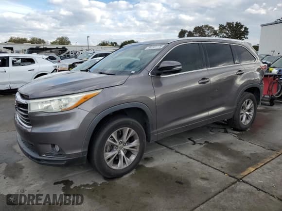 ✅ 2015 Toyota Highlander XLE • VIN: 5TDKKRFH9FS066850 • Lot: 90701175. Wystawiony na Copart z przebiegiem 110 604 mil. Bezpłatny archiwum sprzedaży aukcyjnych z USA i szczegółowy raport historii pojazdu na DreamBid. Zdjęcie 1.