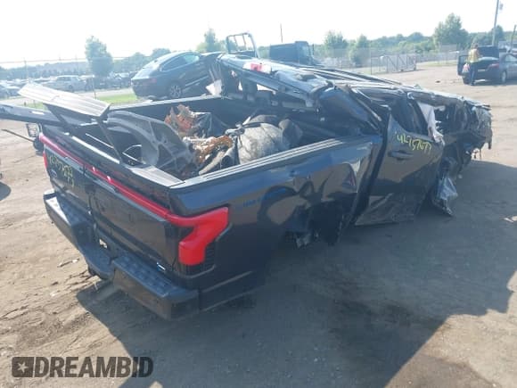 ✅ 2022 Ford F-150 Lightning Pro • VIN: 1FT6W1EVXNWG00600 • Lot: 42757673. Wystawiony na IAAI z przebiegiem Nie podano. Bezpłatny archiwum sprzedaży aukcyjnych z USA i szczegółowy raport historii pojazdu na DreamBid. Zdjęcie 4.