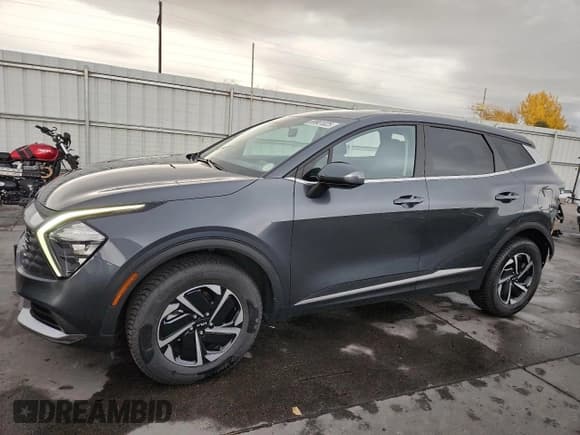 ✅ 2023 Kia Sportage LX • VIN: KNDPUCAG7P7024992 • Лот: 89901825. Опубликован ранее на Copart с пробегом 69 706 миль. Бесплатный доступ к архиву аукционных продаж из США и подробный отчёт об истории автомобиля на DreamBid. Изображение 1.