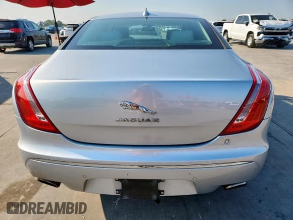 ✅ 2015 Jaguar XJ Portfolio • VIN: SAJWA2GZ6F8V85802 • Lot: 81042165. Wystawiony na Copart z przebiegiem 98 506 mil. Bezpłatny archiwum sprzedaży aukcyjnych z USA i szczegółowy raport historii pojazdu na DreamBid. Zdjęcie 6.