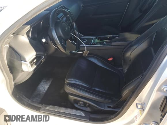 ✅ 2017 Jaguar XE 35t R-Sport • VIN: SAJAL4BV4HA959971 • Lot: 91518775. Wystawiony na Copart z przebiegiem 71 174 mil. Bezpłatny archiwum sprzedaży aukcyjnych z USA i szczegółowy raport historii pojazdu na DreamBid. Zdjęcie 7.