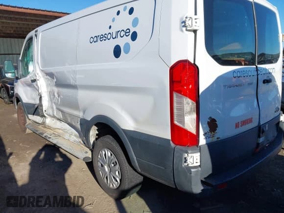 ✅ 2018 Ford Transit • VIN: 1FTYR1ZM6JKA89034 • Lot: 41727541. Wystawiony na IAAI z przebiegiem 219 080 mil. Bezpłatny archiwum sprzedaży aukcyjnych z USA i szczegółowy raport historii pojazdu na DreamBid. Zdjęcie 3.