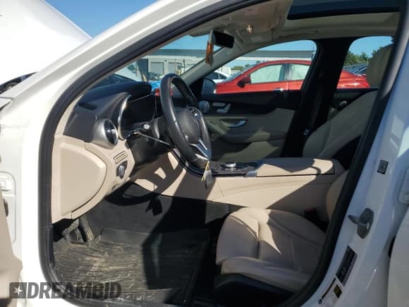 ✅ 2020 Mercedes-Benz C 300 • VIN: 55SWF8DB3LU328066 • Lot: 82344665. Wystawiony na Copart z przebiegiem 63 213 mil. Bezpłatny archiwum sprzedaży aukcyjnych z USA i szczegółowy raport historii pojazdu na DreamBid. Zdjęcie 7.