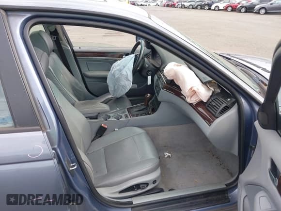 ✅ 2005 BMW 3 Series 325i • VIN: WBAAZ33425KP92350 • Lot: 43504834. Listed on IAAI with 113,266 mi. Free auction sales archive from the USA and detailed vehicle history report at DreamBid. Image 5.