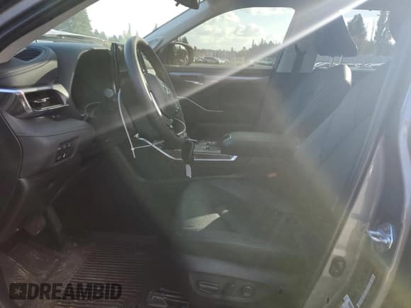 ✅ 2025 Toyota Highlander Hybrid Platinum • VIN: 5TDEBRCH8SS647347 • Lot: 87041125. Wystawiony na Copart z przebiegiem 27 964 mil. Bezpłatny archiwum sprzedaży aukcyjnych z USA i szczegółowy raport historii pojazdu na DreamBid. Zdjęcie 7.