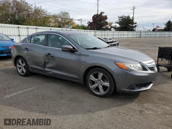 ✅ 2013 Acura ILX Premium • VIN: 19VDE1F57DE015239 • Lot: 86880245. Listed on Copart with 105,579 mi. Free auction sales archive from the USA and detailed vehicle history report at DreamBid. Image 4.
