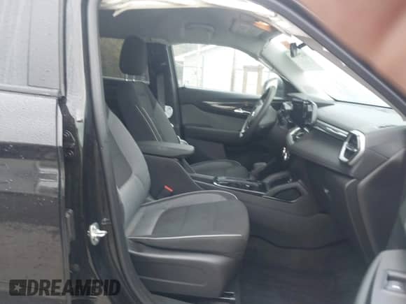 2024 Chevrolet TrailBlazer LT z VIN KL79MRSL8RB057083, wystawiony jako IAAI lot #43271968 z przebiegiem 35 809 mil mil oraz . Historia ofert i sprzedaży dostępna na DreamBid. Obrazek 5.