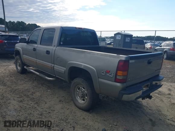 ✅ 2002 Chevrolet Silverado 2500HD LT • VIN: 1GCHK23U52F235890 • Lot: 43040627. Listed on IAAI with 361,130 mi. Free auction sales archive from the USA and detailed vehicle history report at DreamBid. Image 6.