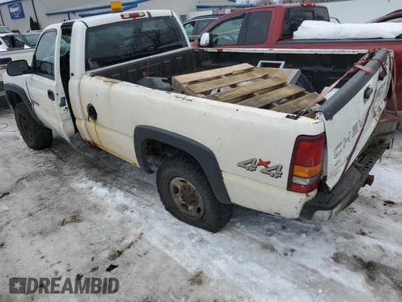 ✅ 2001 Chevrolet Silverado 2500HD LS • VIN: 1GCHK24U91Z301904 • Lot: 46806275. Listed on Copart with 221,596 mi. Free auction sales archive from the USA and detailed vehicle history report at DreamBid. Image 2.