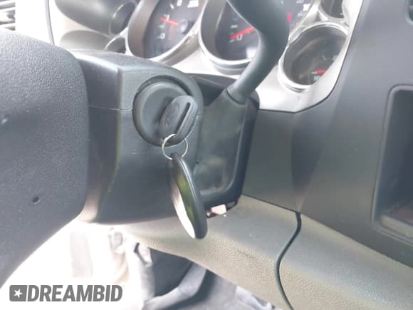 ✅ 2013 Chevrolet Silverado 2500HD • VIN: 1GB2KVCG3DZ319164 • Lot: 42796361. Wystawiony na IAAI z przebiegiem 267 872 mil. Bezpłatny archiwum sprzedaży aukcyjnych z USA i szczegółowy raport historii pojazdu na DreamBid. Zdjęcie 11.