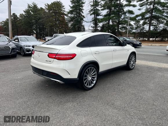 ✅ 2018 Mercedes-Benz GLE 43 AMG • VIN: 4JGED6EB4JA117367 • Лот: 90942365. Опубликован ранее на Copart с пробегом 97 437 миль. Бесплатный доступ к архиву аукционных продаж из США и подробный отчёт об истории автомобиля на DreamBid. Изображение 4.