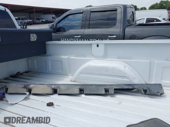 ✅ 2006 Chevrolet Silverado 2500HD LT2 • VIN: 1GCHK29U16E207166 • Lot: 42068401. Listed on IAAI with 105,646 mi. Free auction sales archive from the USA and detailed vehicle history report at DreamBid. Image 12.