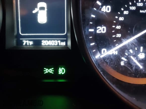 ✅ 2018 Hyundai Santa Fe 2.4L • VIN: 5XYZU3LB6JG514828 • Лот: 42282610. Опубликован ранее на IAAI с пробегом 204 030 миль. Бесплатный доступ к архиву аукционных продаж из США и подробный отчёт об истории автомобиля на DreamBid. Изображение 16.