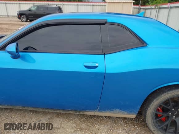 2016 Dodge Challenger SRT Hellcat z VIN 2C3CDZC90GH254687, wystawiony jako IAAI lot #43057103 z przebiegiem 54 293 mil mil oraz . Historia ofert i sprzedaży dostępna na DreamBid. Obrazek 14.