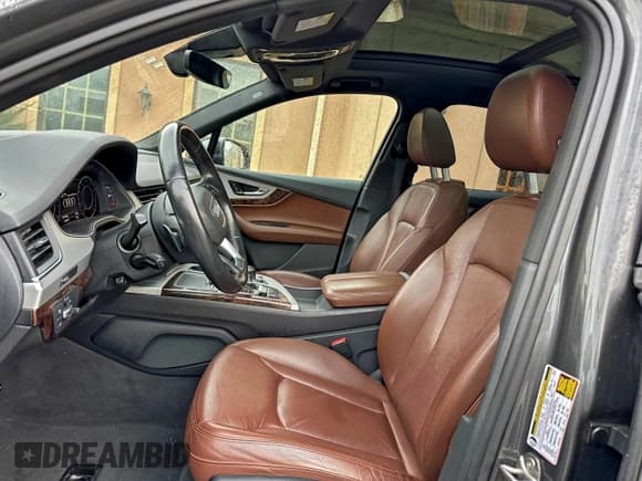 ✅ 2018 Audi Q7 Premium Plus • VIN: WA1LHAF72JD042187 • Lot: 94411235. Wystawiony na Copart z przebiegiem 119 190 mil. Bezpłatny archiwum sprzedaży aukcyjnych z USA i szczegółowy raport historii pojazdu na DreamBid. Zdjęcie 9.