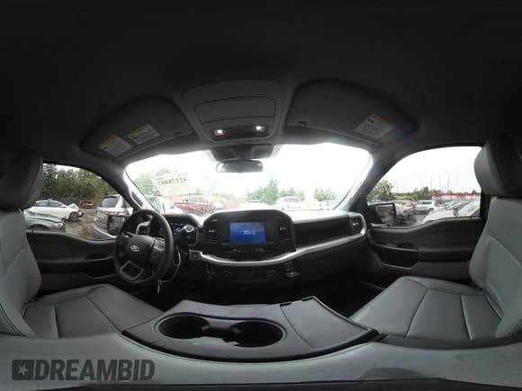 ✅ 2022 Ford F-150 XL • VIN: 1FTMF1CB1NKE51677 • Lot: 42178807. Wystawiony na IAAI z przebiegiem 8 260 mil. Bezpłatny archiwum sprzedaży aukcyjnych z USA i szczegółowy raport historii pojazdu na DreamBid. Zdjęcie 18.