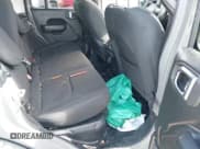 ✅ 2023 Jeep Wrangler • VIN: 1C4JJXN61PW629121 • Lot: 42299778. Wystawiony na IAAI z przebiegiem 47 373 mil. Bezpłatny archiwum sprzedaży aukcyjnych z USA i szczegółowy raport historii pojazdu na DreamBid. Zdjęcie 8.