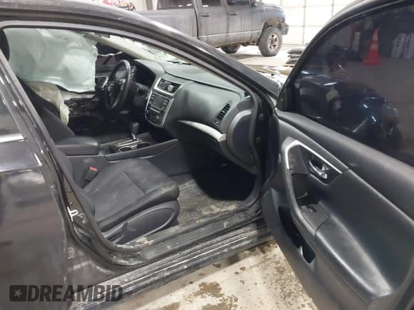 ✅ 2017 Nissan Altima SR • VIN: 1N4AL3AP7HC286406 • Лот: 41519399. Опубликован ранее на IAAI с пробегом 131 982 миль. Бесплатный доступ к архиву аукционных продаж из США и подробный отчёт об истории автомобиля на DreamBid. Изображение 5.