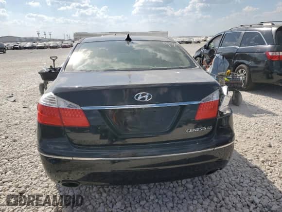 2011 Hyundai Genesis z VIN KMHGC4DF2BU125505, wystawiony jako Copart lot #73962494 z przebiegiem 118 288 mil mil oraz Szkoda całkowita • Salvage title. Historia ofert i sprzedaży dostępna na DreamBid. Obrazek 6.