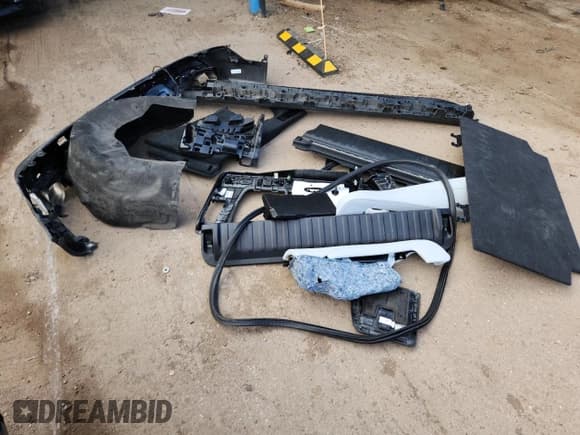 ✅ 2024 BMW X5 xDrive50e • VIN: 5UX43EU0XR9S94899 • Lot: 90839115. Wystawiony na Copart z przebiegiem 30 937 mil. Bezpłatny archiwum sprzedaży aukcyjnych z USA i szczegółowy raport historii pojazdu na DreamBid. Zdjęcie 13.