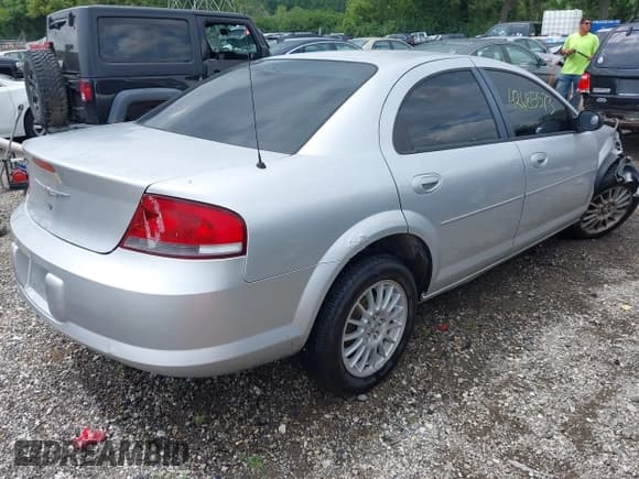 ✅ 2005 Chrysler Sebring • VIN: 1C3EL46XX5N691416 • Lot: 42685573. Listed on IAAI with 197,947 mi. Free auction sales archive from the USA and detailed vehicle history report at DreamBid. Image 4.