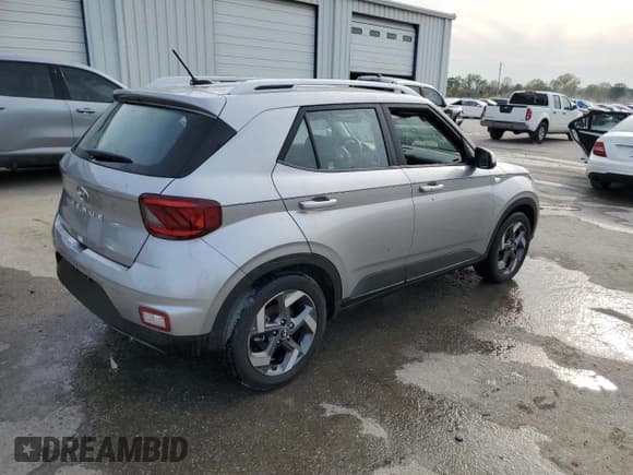 ✅ 2024 Hyundai Venue SEL • VIN: KMHRC8A3XRU306761 • Lot: 50785145. Listed on Copart with 11,059 mi. Free auction sales archive from the USA and detailed vehicle history report at DreamBid. Image 3.