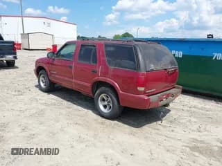✅ 2002 Chevrolet Blazer LS • VIN: 1GNCS13W12K137797 • Lot: 42679421. Wystawiony na IAAI z przebiegiem 129 749 mil. Bezpłatny archiwum sprzedaży aukcyjnych z USA i szczegółowy raport historii pojazdu na DreamBid. Zdjęcie 3.