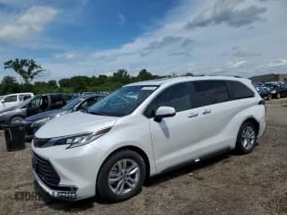 ✅ 2024 Toyota Sienna Limited • VIN: 5TDZSKFC0RS141353 • Lot: 63742835. Wystawiony na Copart z przebiegiem 22 590 mil. Bezpłatny archiwum sprzedaży aukcyjnych z USA i szczegółowy raport historii pojazdu na DreamBid. Zdjęcie 1.
