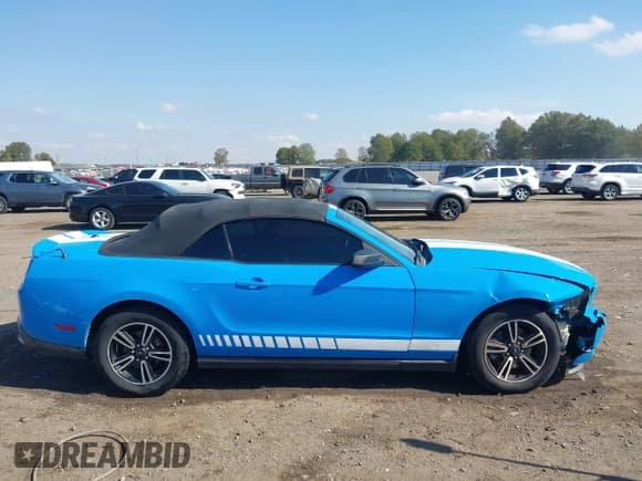 ✅ 2012 Ford Mustang Premium • VIN: 1ZVBP8EM1C5212683 • Lot: 43626569. Wystawiony na IAAI z przebiegiem 121 917 mil. Bezpłatny archiwum sprzedaży aukcyjnych z USA i szczegółowy raport historii pojazdu na DreamBid. Zdjęcie 14.