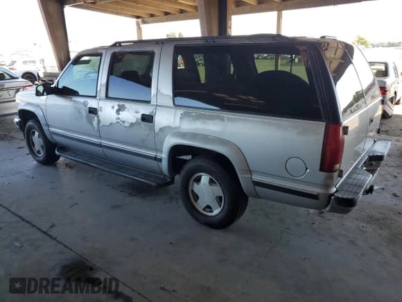 ✅ 1997 GMC Suburban • VIN: 3GKFK16R3VG505683 • Lot: 84783745. Wystawiony na Copart z przebiegiem 198 773 mil. Bezpłatny archiwum sprzedaży aukcyjnych z USA i szczegółowy raport historii pojazdu na DreamBid. Zdjęcie 2.