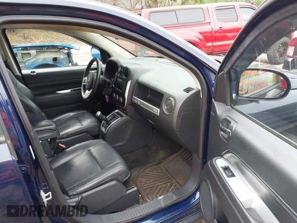 ✅ 2016 Jeep Compass Latitude • VIN: 1C4NJDEB4GD702104 • Lot: 42690288. Wystawiony na IAAI z przebiegiem 75 671 mil. Bezpłatny archiwum sprzedaży aukcyjnych z USA i szczegółowy raport historii pojazdu na DreamBid. Zdjęcie 5.