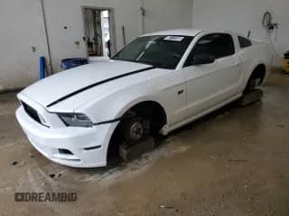 2014 Ford Mustang V6 с VIN 1ZVBP8AM9E5268170, выставлен на аукционе Copart как лот 85117255 с пробегом 120 761 миль миль и Чистый • Clean title. История ставок и продаж доступна на DreamBid. Изображение 1.