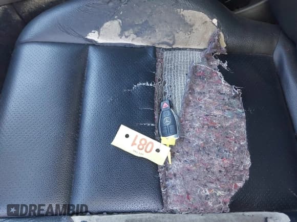 ✅ 2011 Mercedes-Benz C 300 Sport • VIN: WDDGF8BB3BR185319 • Lot: 41973829. Listed on IAAI with Not provided. Free auction sales archive from the USA and detailed vehicle history report at DreamBid. Image 11.