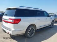 ✅ 2019 Lincoln Navigator Select • VIN: 5LMJJ3HT8KEL14611 • Lot: 43359323. Wystawiony na IAAI z przebiegiem 129 601 mil. Bezpłatny archiwum sprzedaży aukcyjnych z USA i szczegółowy raport historii pojazdu na DreamBid. Zdjęcie 4.