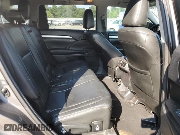 ✅ 2015 Toyota Highlander LE • VIN: 5TDZARFH6FS010284 • Лот: 81300095. Опубликован ранее на Copart с пробегом 164 488 миль. Бесплатный доступ к архиву аукционных продаж из США и подробный отчёт об истории автомобиля на DreamBid. Изображение 11.