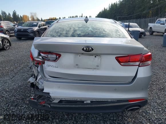 ✅ 2018 Kia Optima LX • VIN: 5XXGT4L33JG271542 • Lot: 43680086. Wystawiony na IAAI z przebiegiem 28 182 mil. Bezpłatny archiwum sprzedaży aukcyjnych z USA i szczegółowy raport historii pojazdu na DreamBid. Zdjęcie 16.