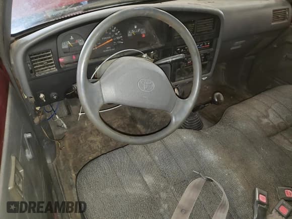 ✅ 1994 Toyota Pickup • VIN: 4TARN81AXRZ214531 • Лот: 68502294. Опубликован ранее на Copart с пробегом 232 439 миль. Бесплатный доступ к архиву аукционных продаж из США и подробный отчёт об истории автомобиля на DreamBid. Изображение 8.